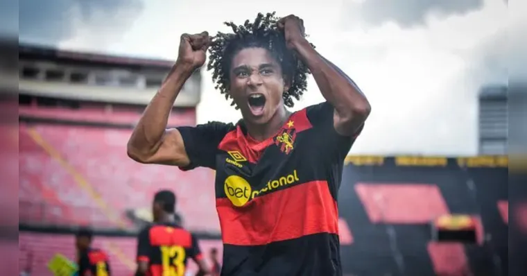 Imagem ilustrativa da notícia "Novo Cafu" atrai interesse de gigantes europeus, diz jornal