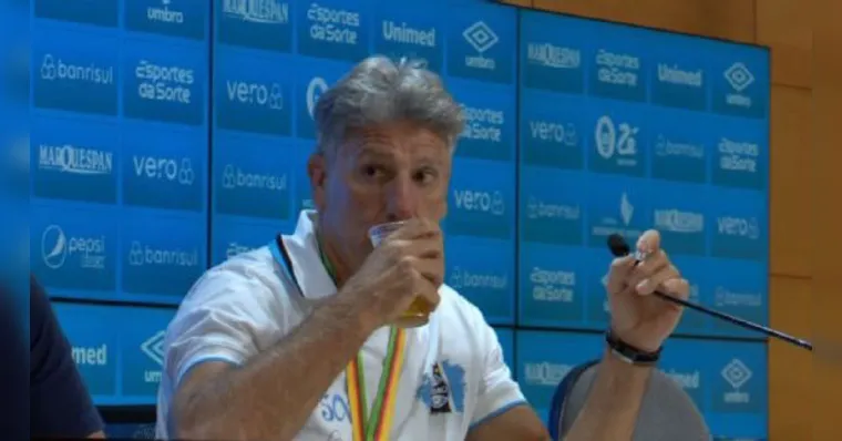 Imagem ilustrativa da notícia Renato Gaúcho toma chopp após título: "Nasci para vencer"