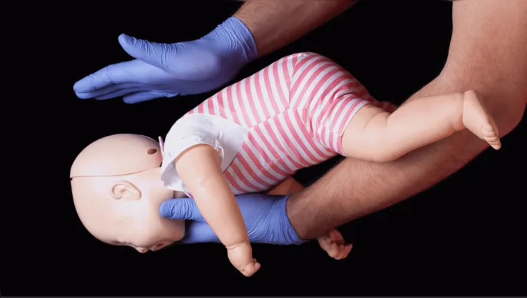 Imagem ilustrativa da notícia Saiba como agir em caso de engasgo em bebês