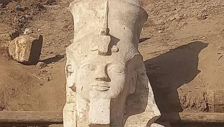 Imagem ilustrativa da notícia Cabeça de faraó Ramsés II é desenterrada no Egito