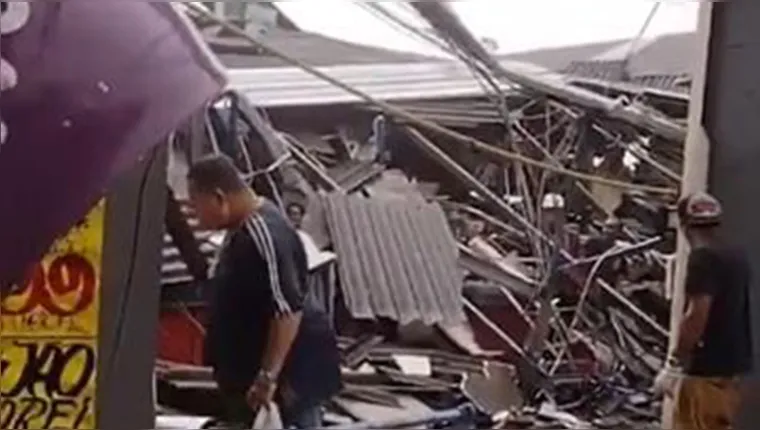 Imagem ilustrativa da notícia Vídeo: teto de supermercado desaba e deixa 11 feridos em SP