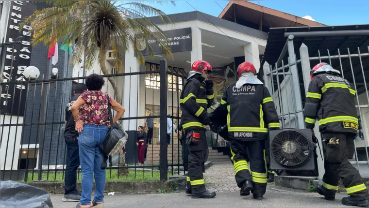 Imagem ilustrativa da notícia Princípio de incêndio atinge Central de Polícia de São Brás