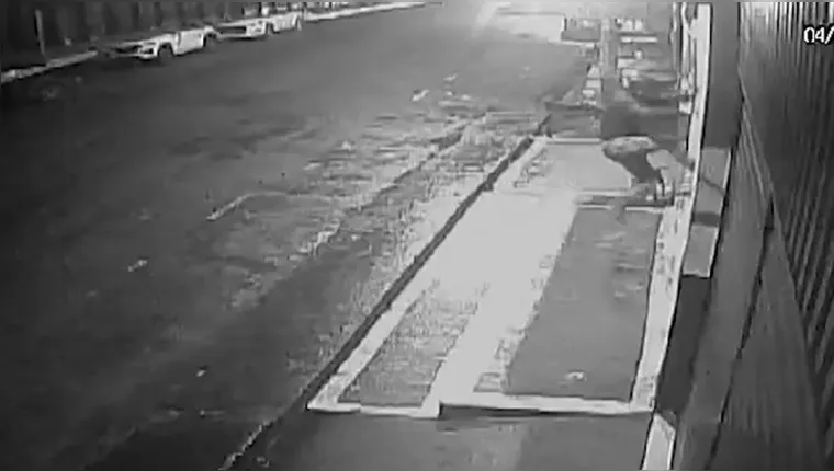 Imagem ilustrativa da notícia Vídeo: assaltante arromba mercadinho em Ananindeua