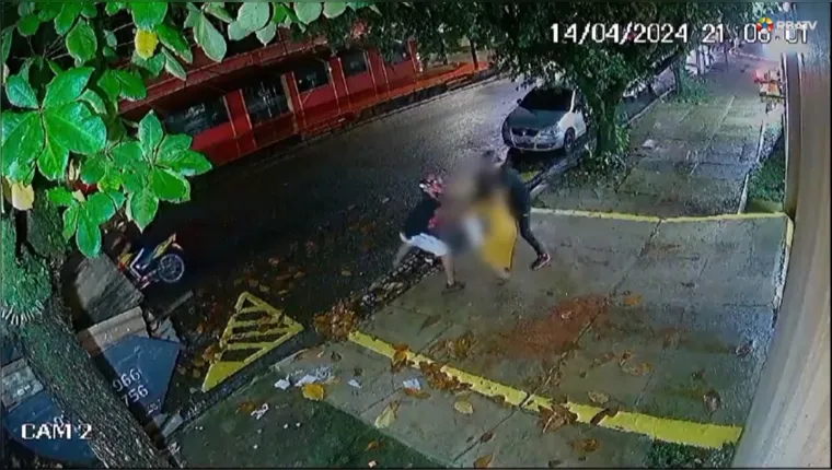 Imagem ilustrativa da notícia Vídeo: assaltantes em motos fazem "arrastão" no Umarizal