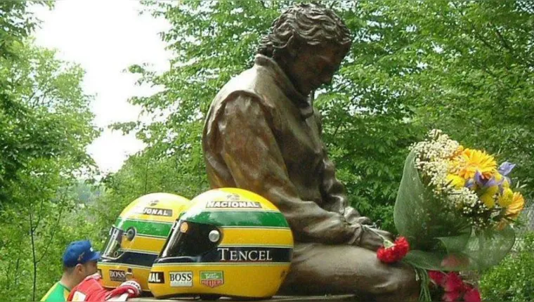 Imagem ilustrativa da notícia Fãs se reúnem em Ímola para homenagear Ayrton Senna
