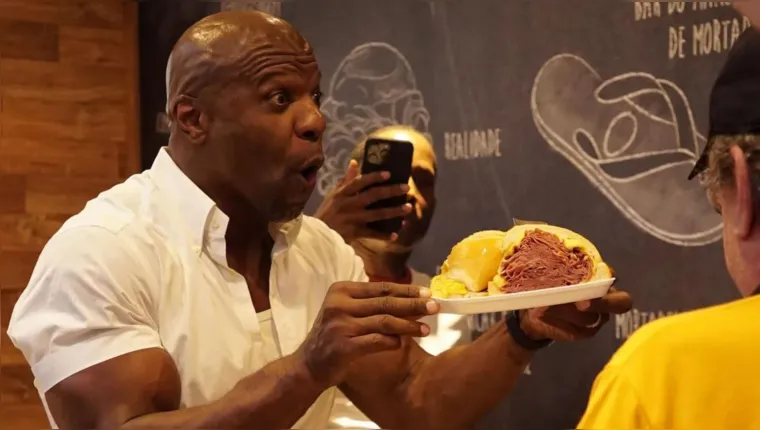 Imagem ilustrativa da notícia Terry Crews, o "Pai do Chris", visita o Mercadão de SP