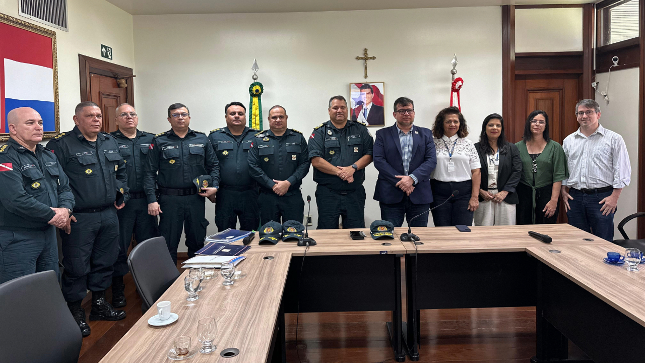 Comandante da PM do Pará, Coronel Dilson Júnior, assinou termo junto ao reitor da UEPA, Clay Chagas, para a implantação dos cursos de inglês para policiais militares do Pará