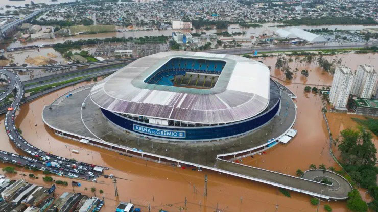 Após mais de uma semana de chuvas intensas em Porto Alegre, enchetes deixaram  a Arena do Grêmio praticamente debaixo d'água.