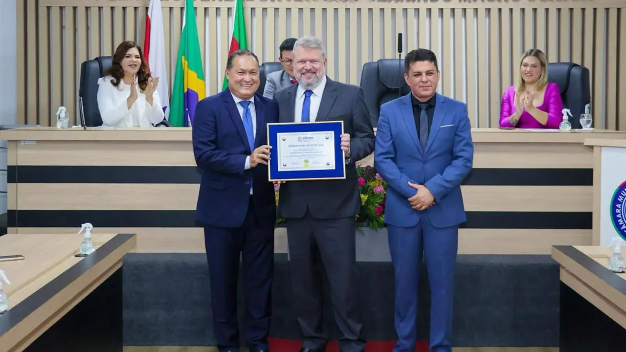 Anderson Baranov, CEO da Hydro Brasil, foi homenageado com o título honorífico de “Cidadão Barcarenense”