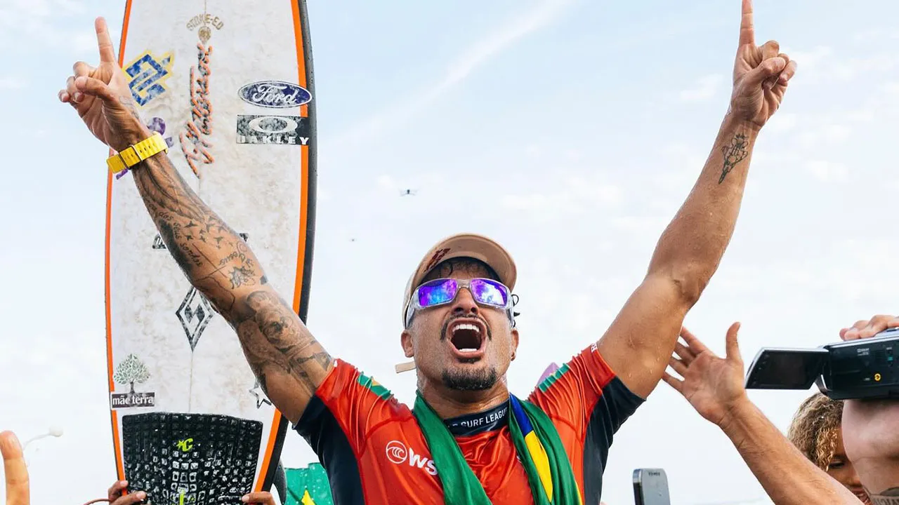 Ítalo Ferreira vence a etapa brasileira e confirma que o Brasil é o país do surfe