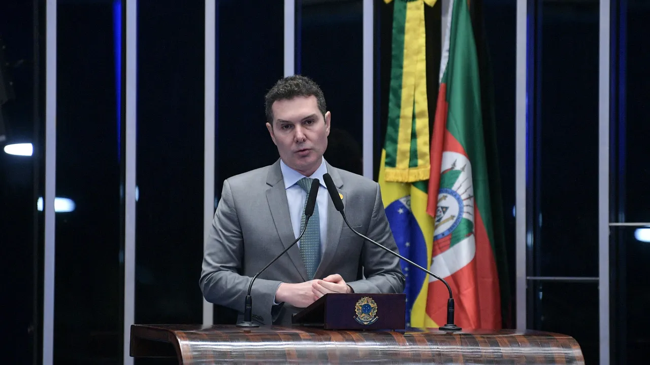 O ministro das Cidades, Jader Filho, participou de sessão no Plenário do Senado Federal nesta segunda-feira (27)
