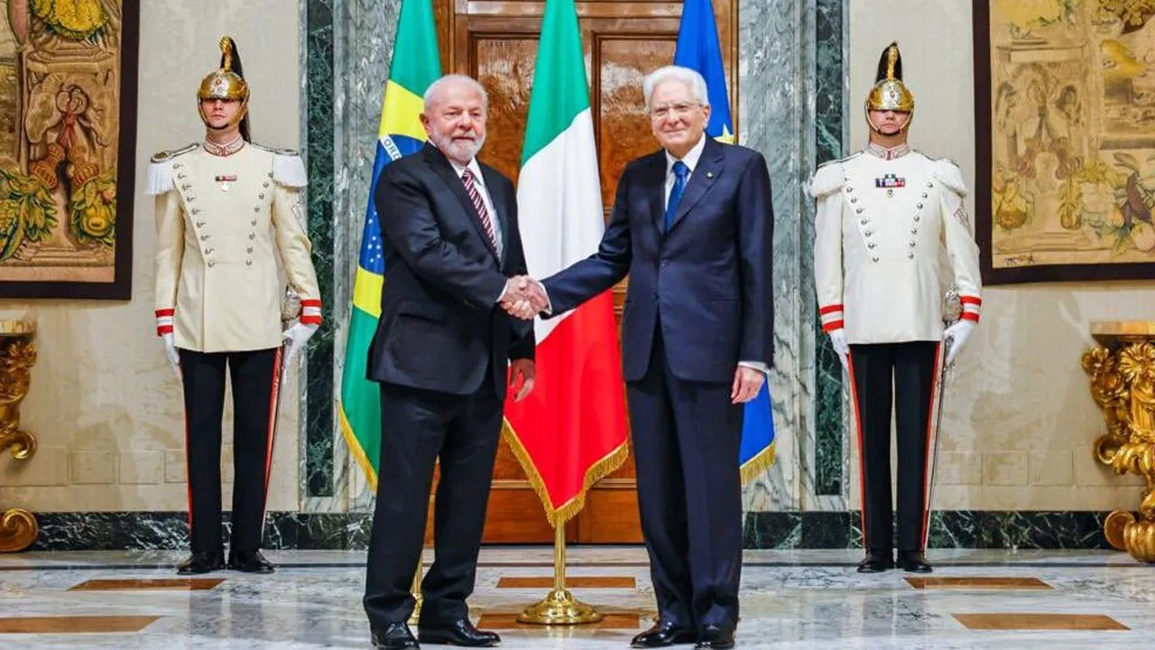 Presidente Luiz Inácio Lula da Silva ao lado do Presidente da Itália Sergio Mattarella