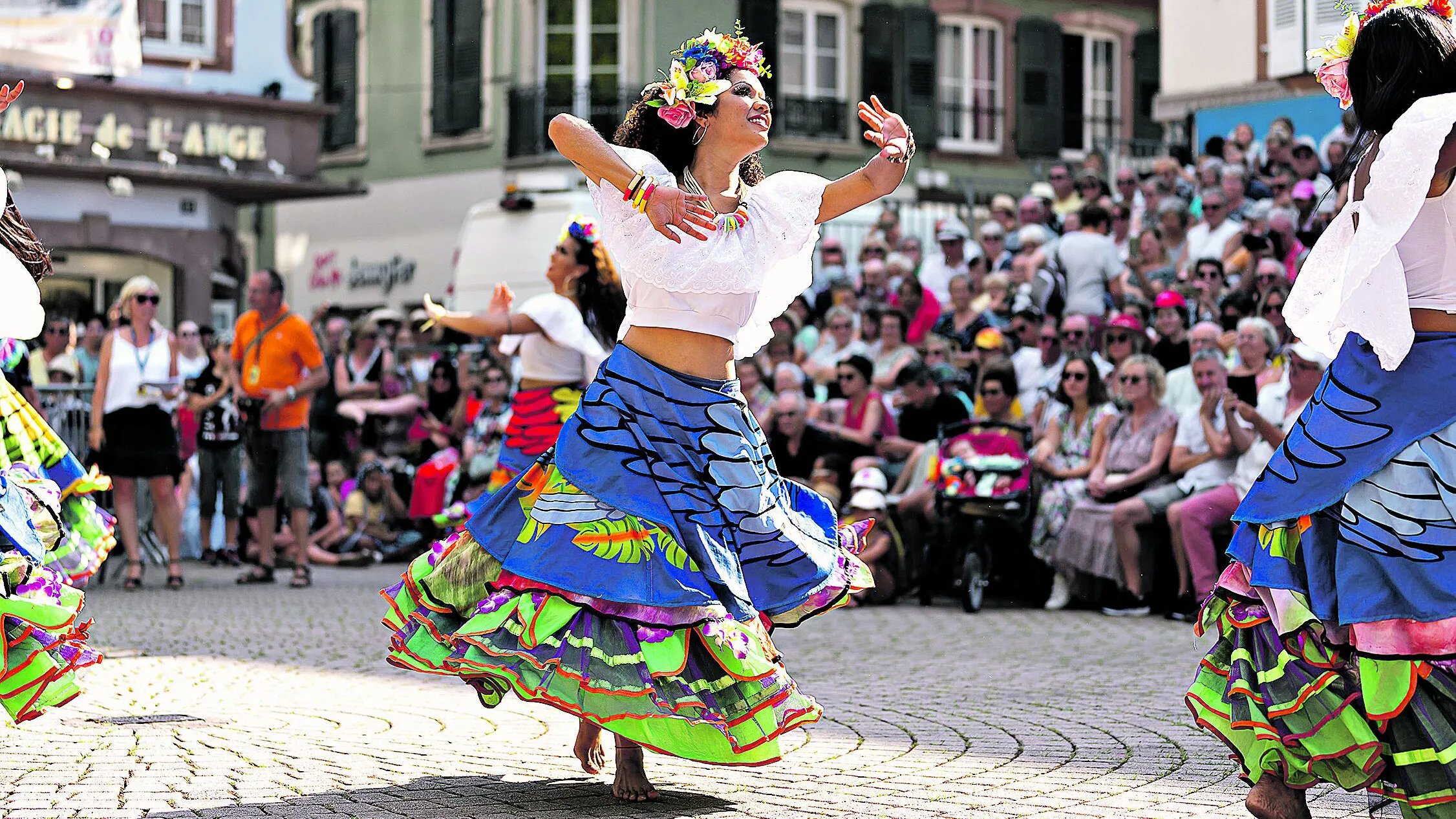 Elementos como a saia de carimbó deixam os europeus encantados com o Balé Folclórico da Amazônia