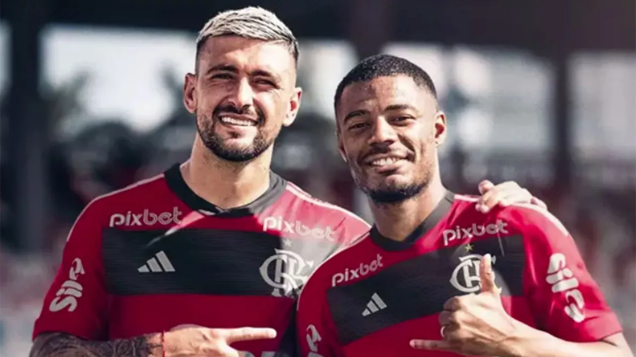 Dupla joga junto no Flamengo, mas disputa posição no Uruguai