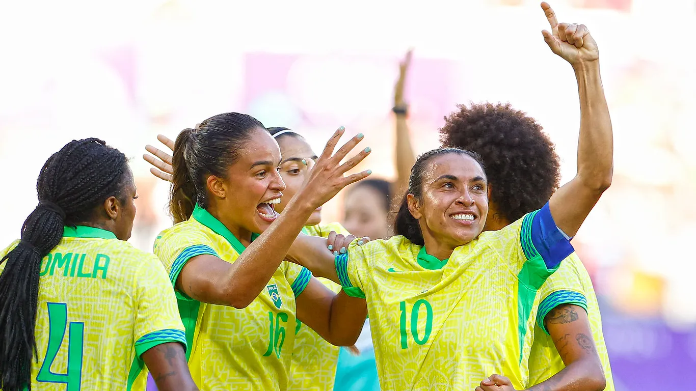 Marta chegou a balançar as redes, mas origem da jogada teve impedimento e o gol foi anulado