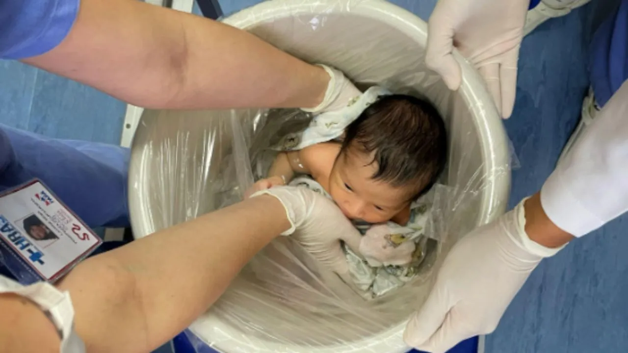 O banho de ofurô é um recurso terapêutico valioso sobretudo para bebês recém-nascidos