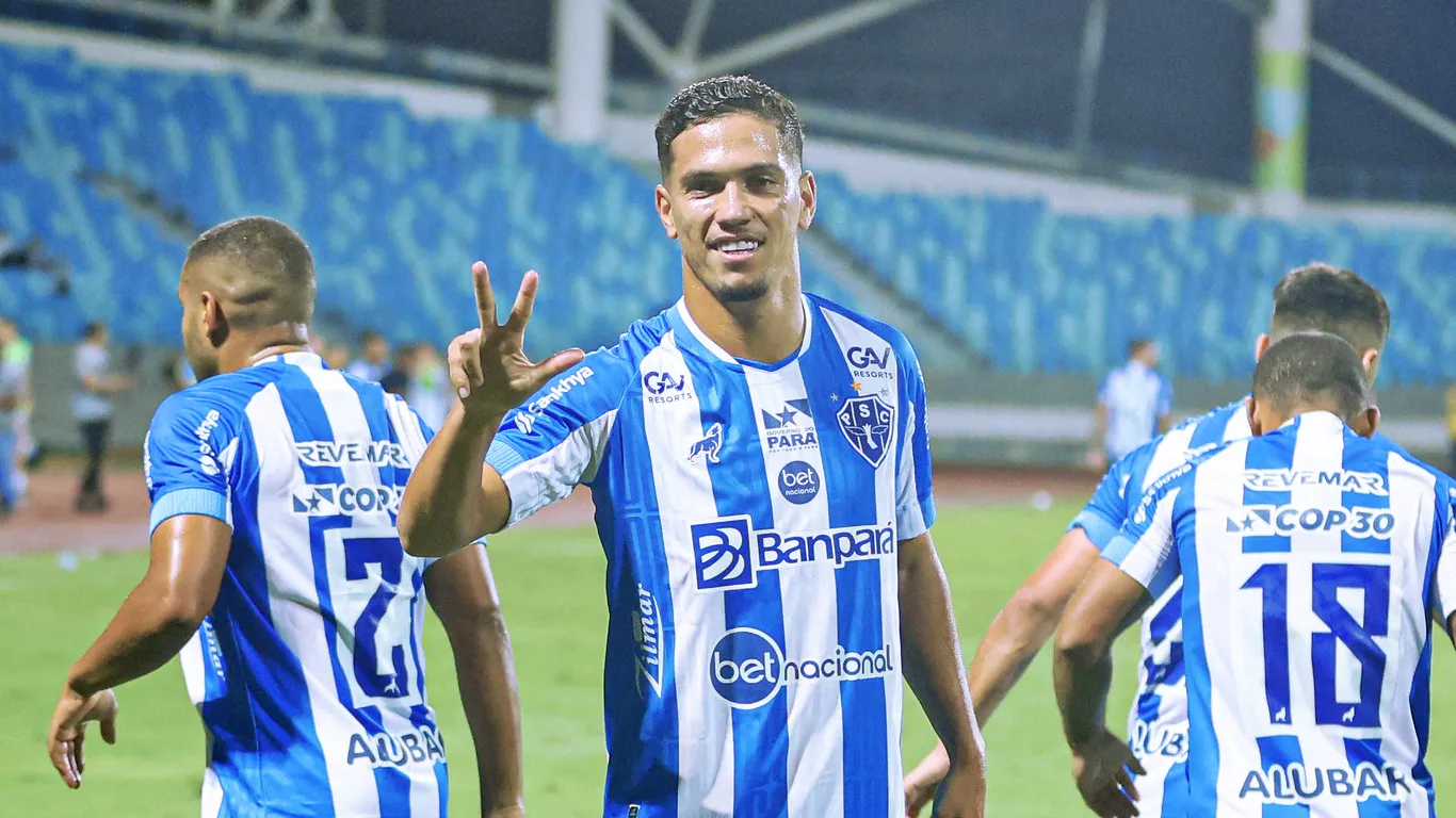 Vinícius Leite fez o terceiro da goleada por 4 a 0 sobre o Vila Nova