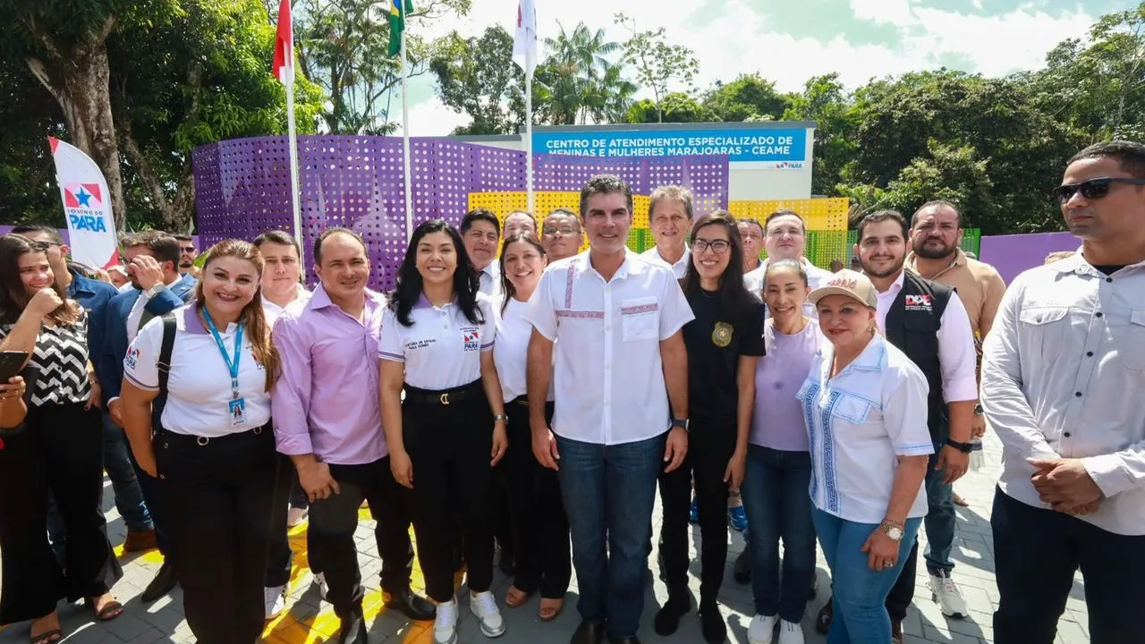 Governador do Pará na entrega do centro de atendimento às mulheres marajoaras