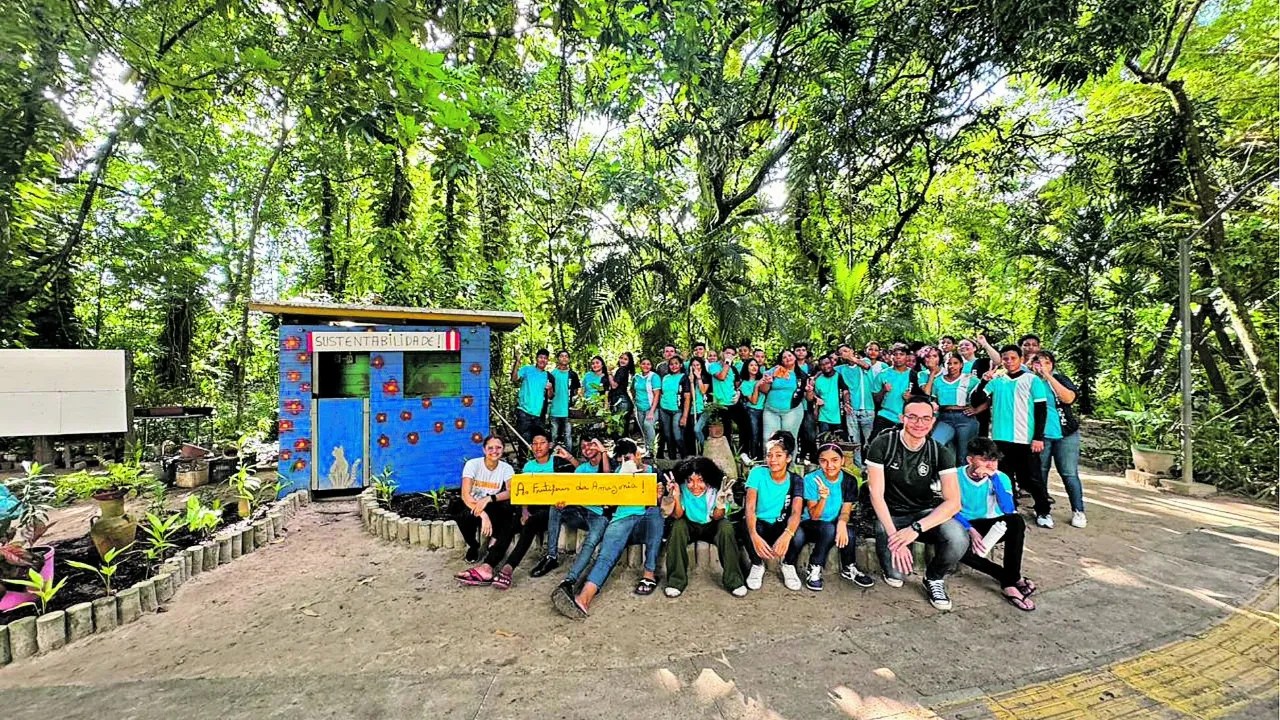Estudantes fazem trilhas e desenvolvem ações ambientais nos rios do bairro do Guamá