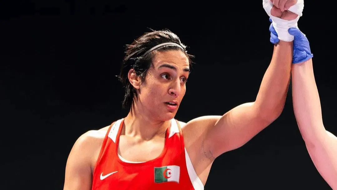 A boxeadora argelina Imane Khelif após vitória nas Olimpíadas de Paris 2024.