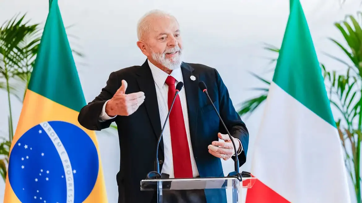 Lula afirmou que presidentes da Ucrânia e Rússia deveriam se sentar à mesa.