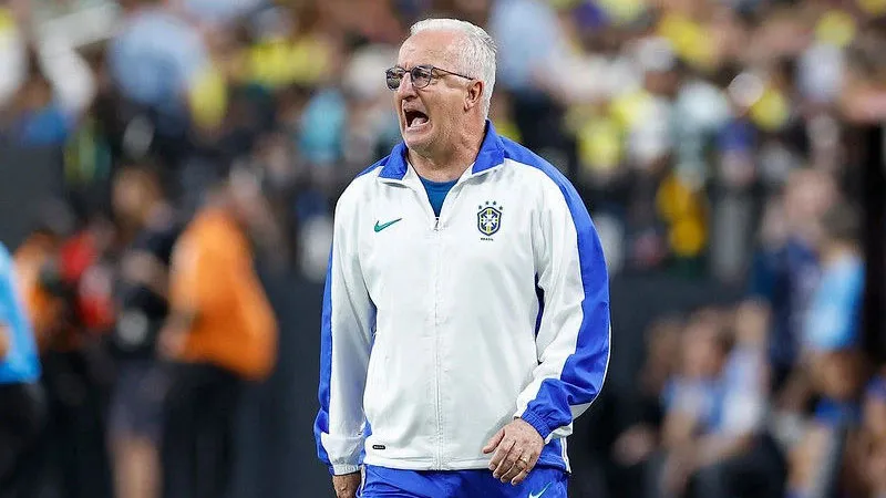 Treinador da Seleção Brasileira, Dorival Júnior não poupou elogios à atuação de Vini Jr. na goleada contra o Paraguai.