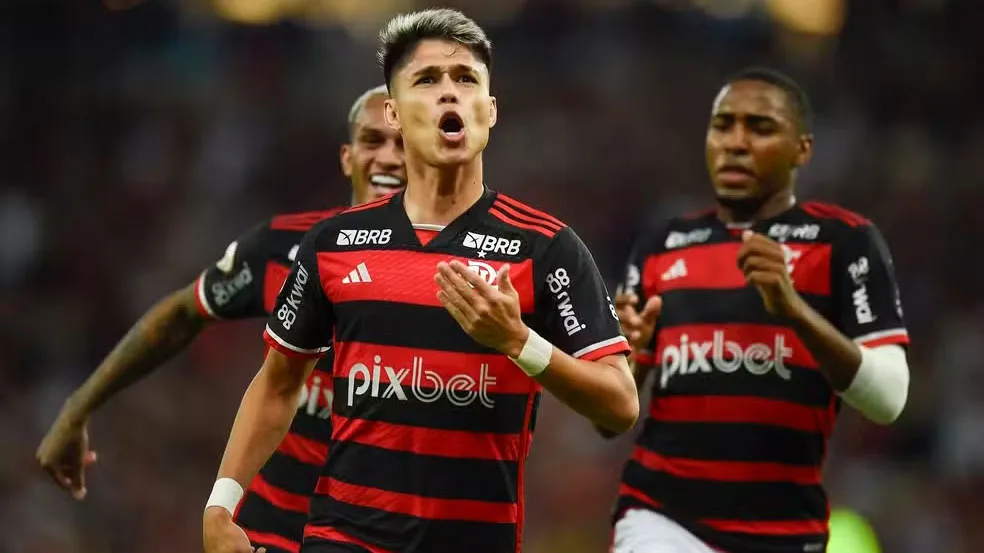 Após vitória sobre o Grêmio, na última quinta-feira (13), Flamengo está a dois jogos de igualar melhor início de Brasileirão.