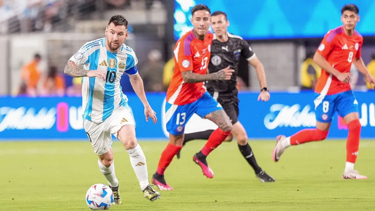 Messi em ação pela Argentina na partida contra o Chile na Copa América.