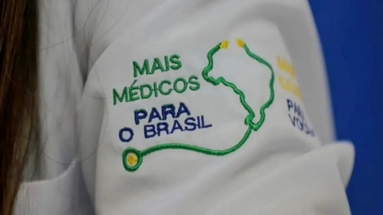 O Programa Mais Médicos tem o objetivo de suprir a carência desses profissionais em regiões mais remotas do Brasil.