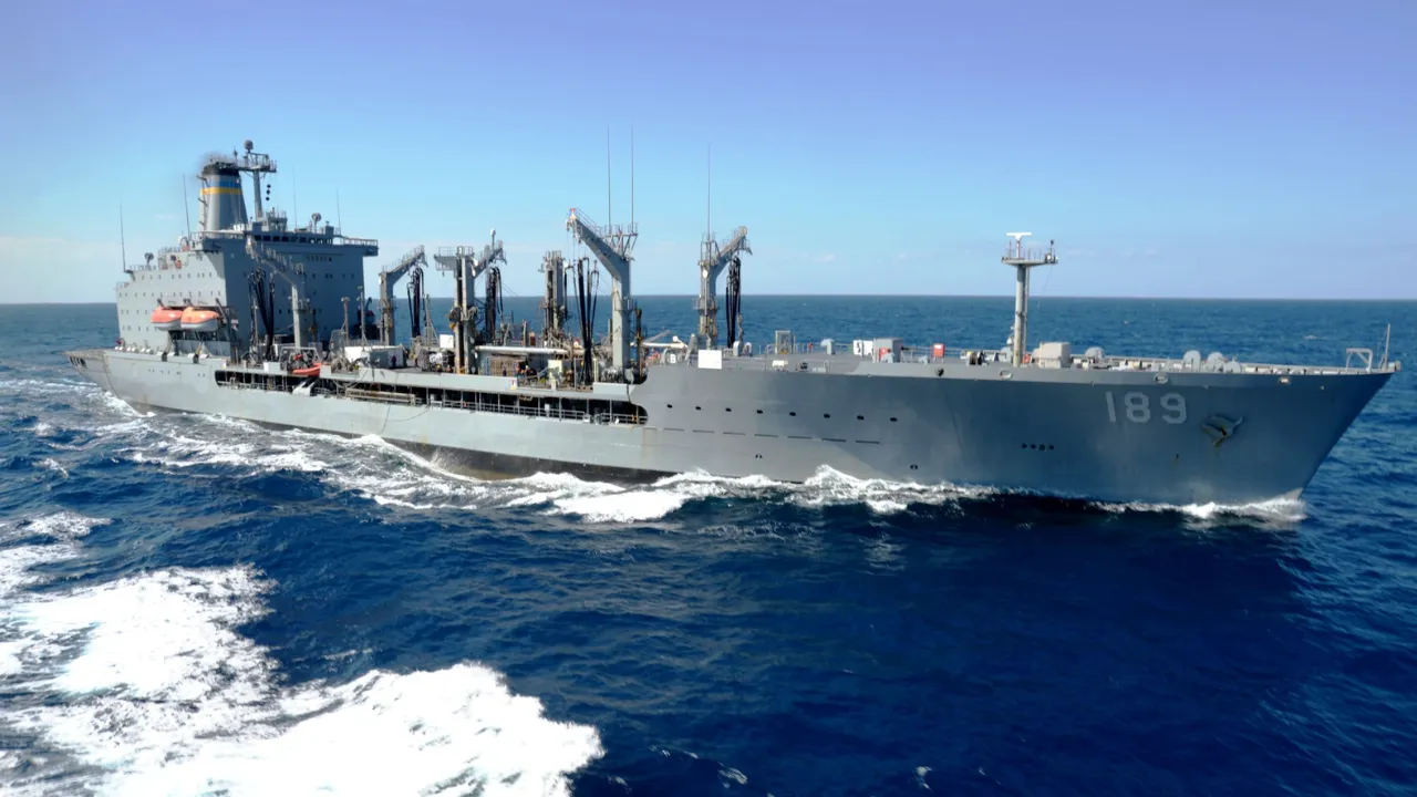 Navio norteamericano USNS John Lanthall ajudará com o envio de doações
