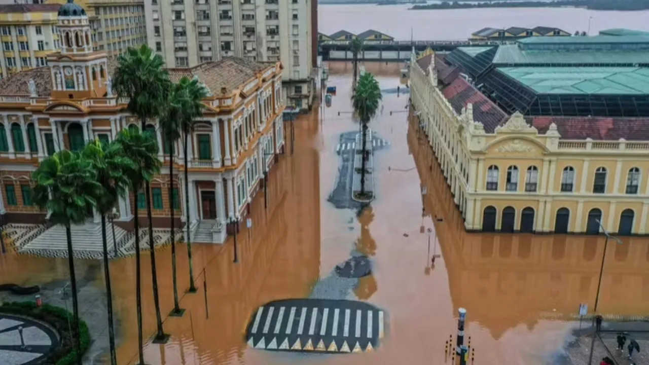 O governo Federal negocia com os estados de São Paulo, Ceará e Alagoas, o envio de bombas d'água para diminuir o nível de água nas cidades.