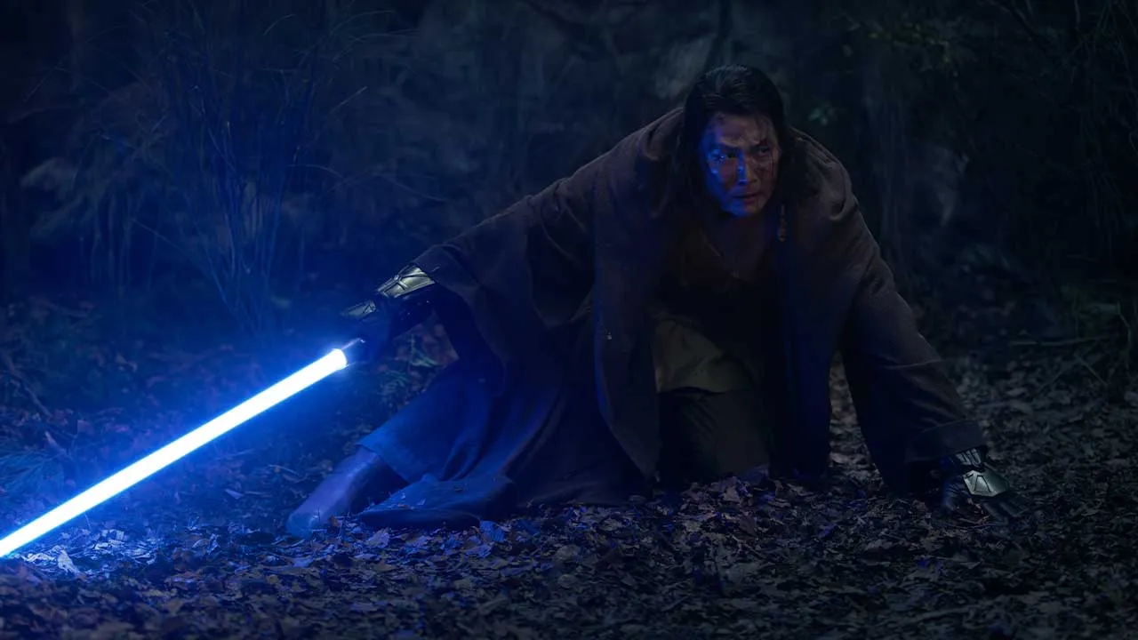 Mestre Jedi em Ação: Lee Jung-jae interpreta um respeitado Mestre Jedi em STAR WARS: The Acolyte, enfrentando uma perigosa guerreira de seu passado. Disponível exclusivamente no Disney+.