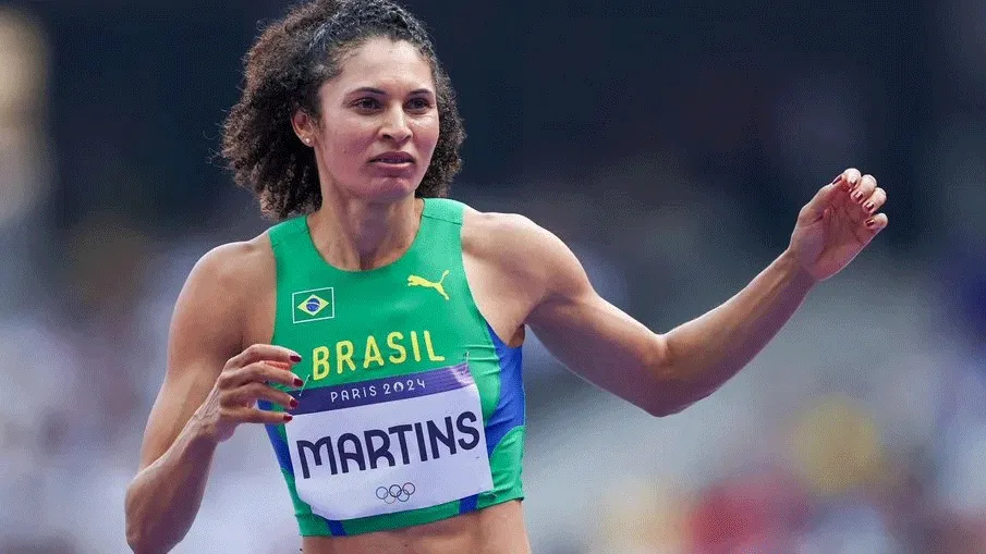 Valdileia Martins superou recorde pessoal e brasileiro, garantindo vaga na final do salto em altura em Paris 2024.