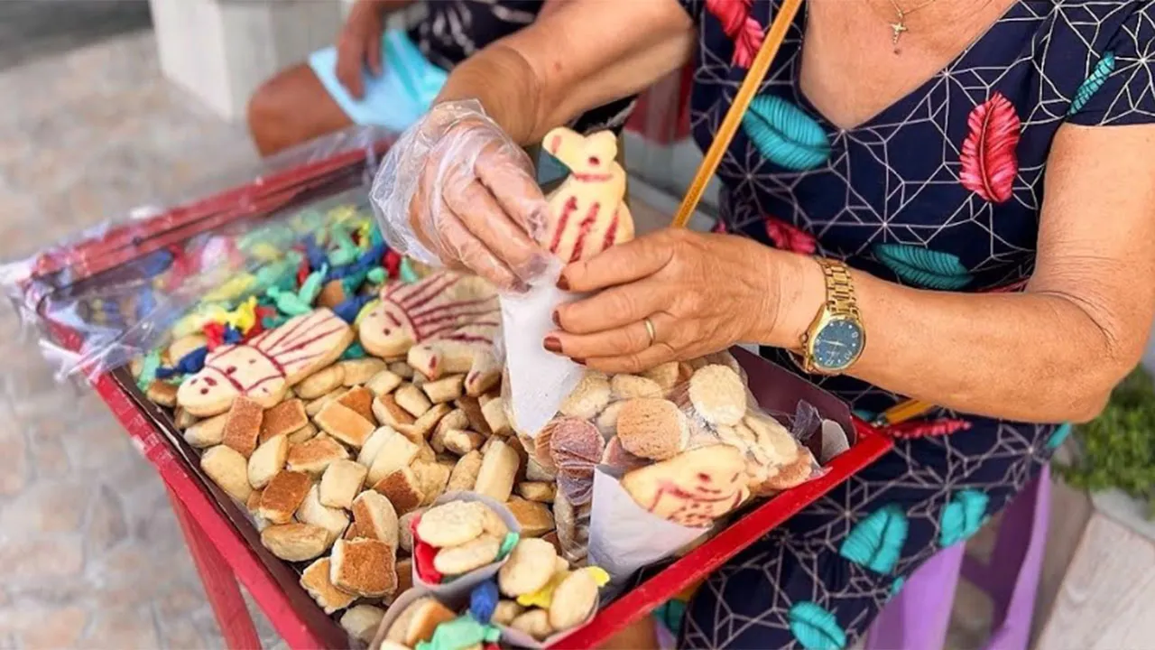 Os doces vendidos no tabuleiro no município de Vigia.