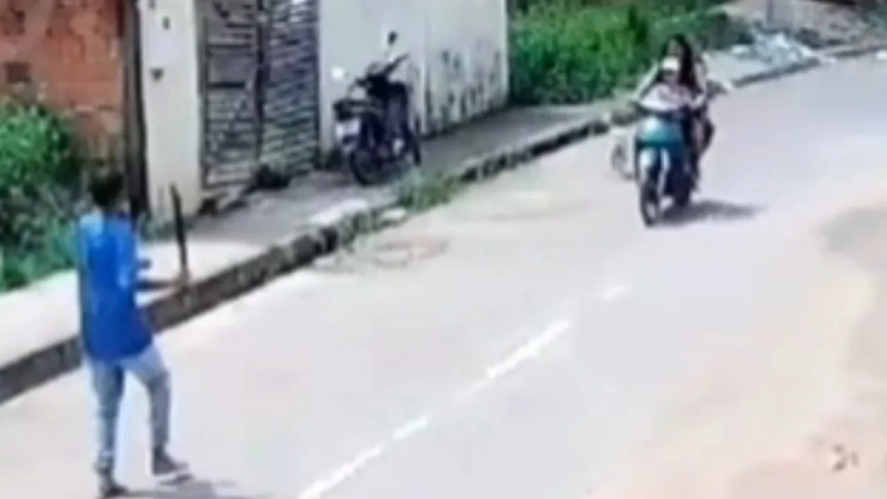 Homem armado com um facão abordou a vítima em uma moto