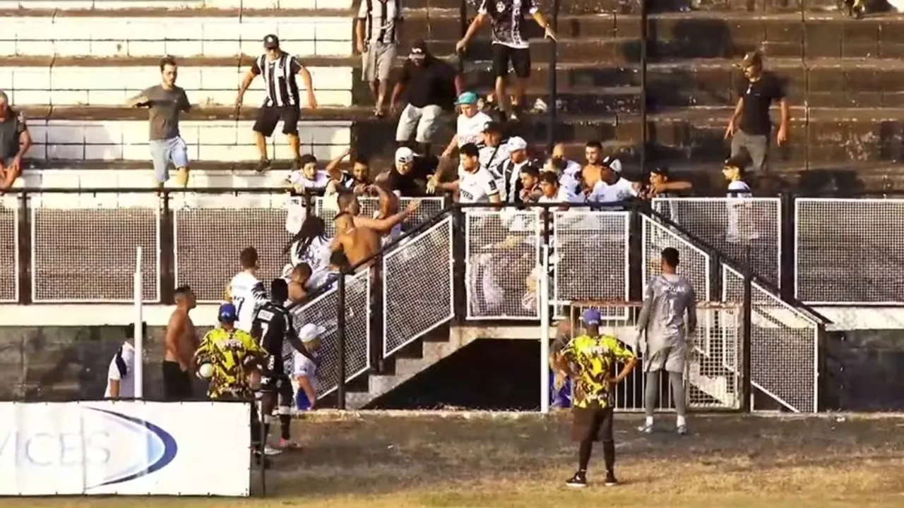 Torcedores brigaram nas dependências do estádio Major Levy Sobrinho