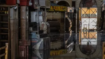 Água continua avançando sobre cidades e prédios históricos