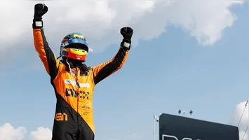 Piastri tem dia memorável ao vencer sua primeira corrida na Fórmula 1