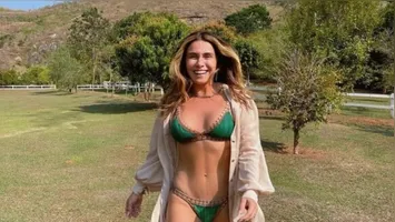 Giovanna Antonelli, aos 48 anos, exalando beleza e boa forma.