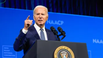 Com a desistência de Biden, Partido Democrata deve buscar substitutos para a campanha.