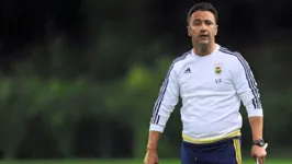 Vitor Pereira fica no futebol árabe após passagem pelo Brasil