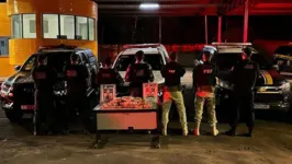 Imagem ilustrativa da notícia Vídeo: PRF e PM apreendem 15kg de drogas em freezer no Pará