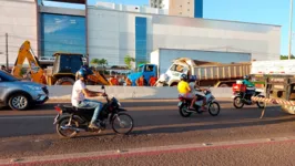 Acidente ocorreu na tarde desta quinta-feira (23) em frente ao shopping