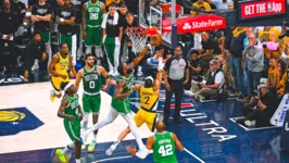 Momento do toco de Jaylen Brown