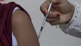 Crianças e adolescentes começaram a ser vacinadas
