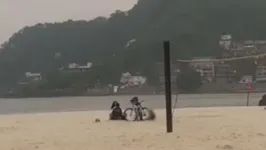 O caso de atos obscenos em uma praia em São Vicente, no litoral de São Paulo, chocou os banhistas.