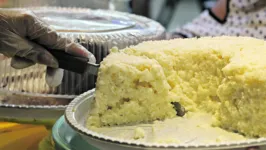 O bolo de tapioca (bolo podre) teve aumento de preço nos supermercados e feiras em relação ao mesmo período do ano passado