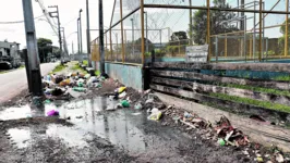 Lixo e abandono dos brinquedos afastam os moradores, principalmente as crianças, do complexo