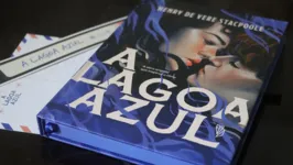 A editora Darkside Books apresenta uma nova edição de 'A Lagoa Azul', um clássico atemporal escrito por Henry De Vere Stacpoole.