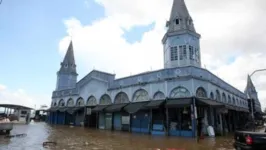 O mercado Ver-o-Peso todo ano sofre com a maré alta.